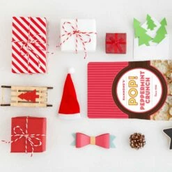 Holiday White Chocolate Peppermint Crunch Popcorn -HAMMOND'S CANDIES Shop LUCKYYOU 37